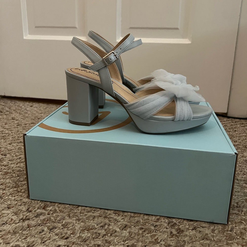 Life Stride Light Gray Heeled Sandals